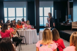 Talk Show trs Empreendedoras e um Alvo Comum
